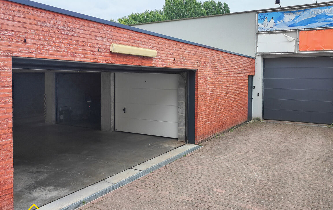 Gesloten garagebox te koop in Denderleeuw