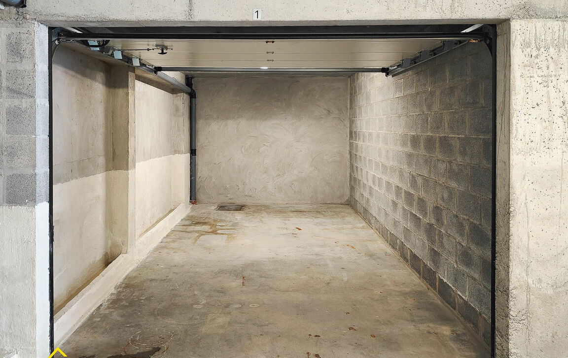 Gesloten garagebox te koop in Denderleeuw