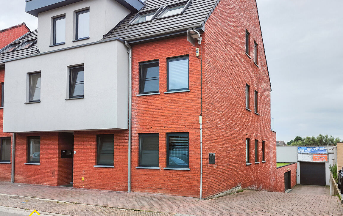 Gesloten garagebox te koop in Iddergem