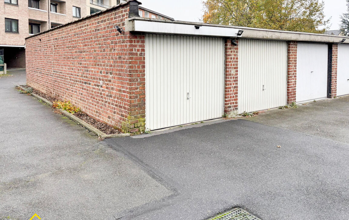 Gesloten garagebox te koop in Zellik