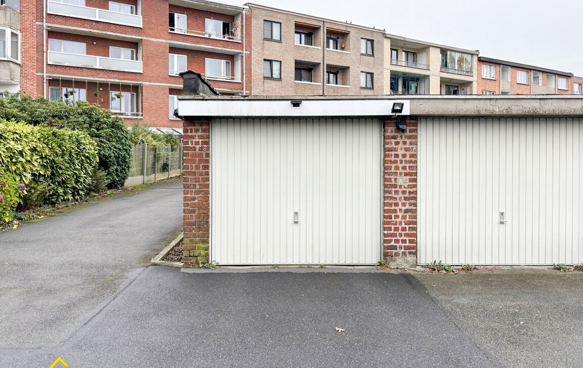 Gesloten garagebox te koop in Zellik