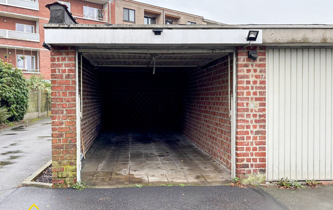 Gesloten garagebox te koop in Zellik