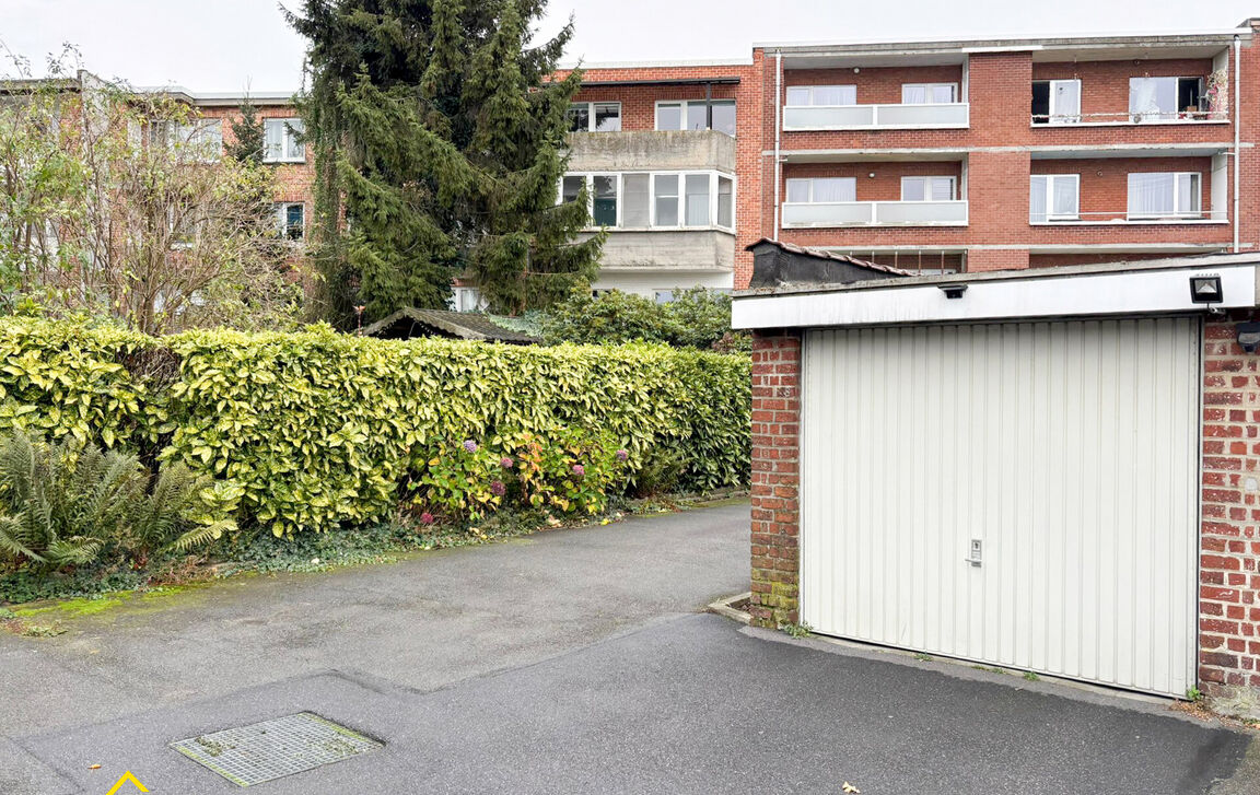 Gesloten garagebox te koop in Zellik