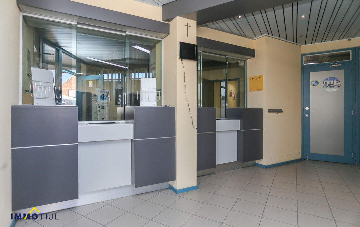 Kantoorgebouw te koop in Merchtem