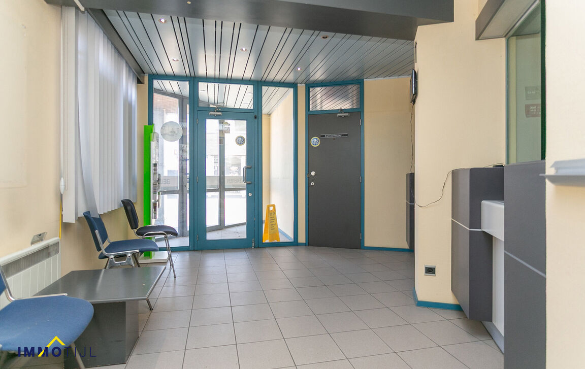 Kantoorgebouw te koop in Merchtem