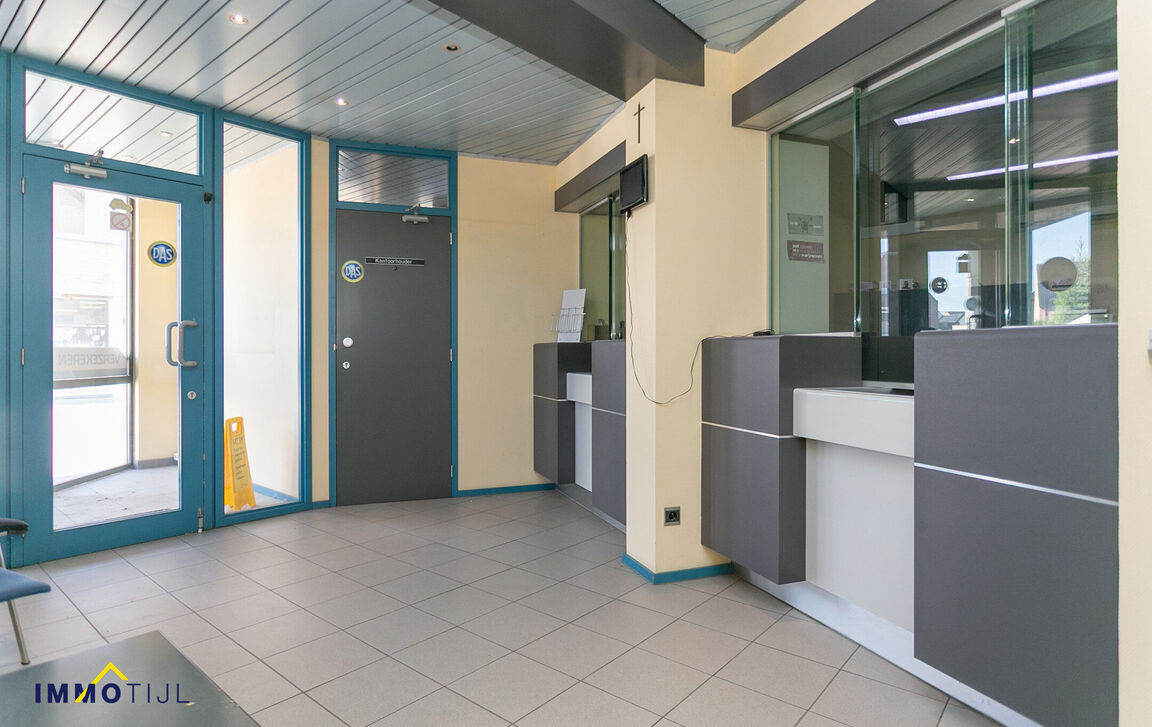 Kantoorgebouw te koop in Merchtem
