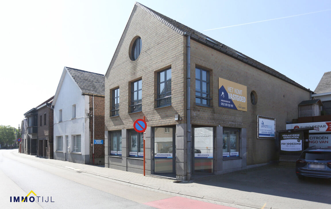 Kantoorgebouw te koop in Merchtem