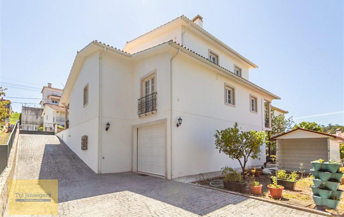 Villa te koop in Leiria