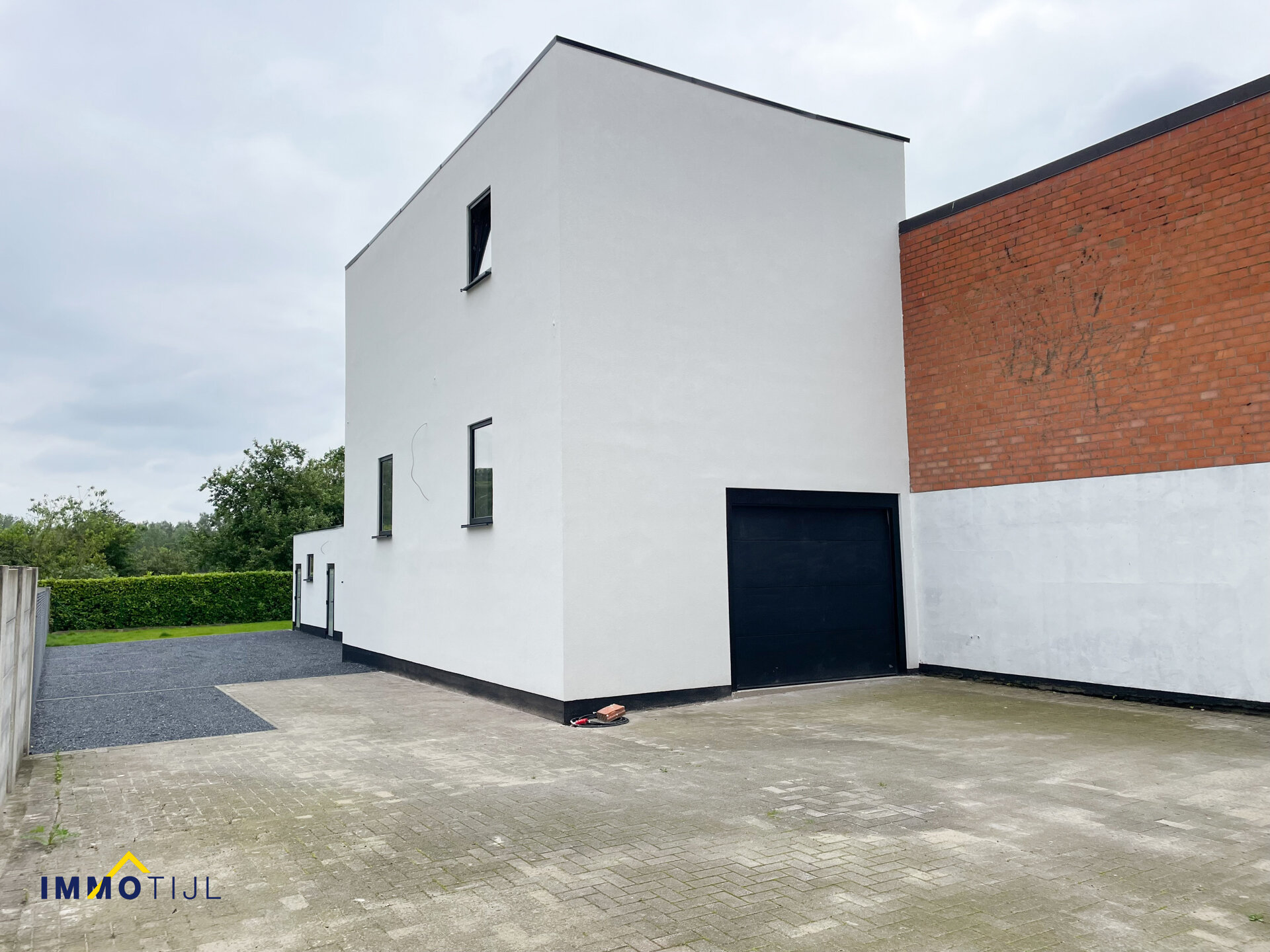 Garage + berging te huur in Berlare