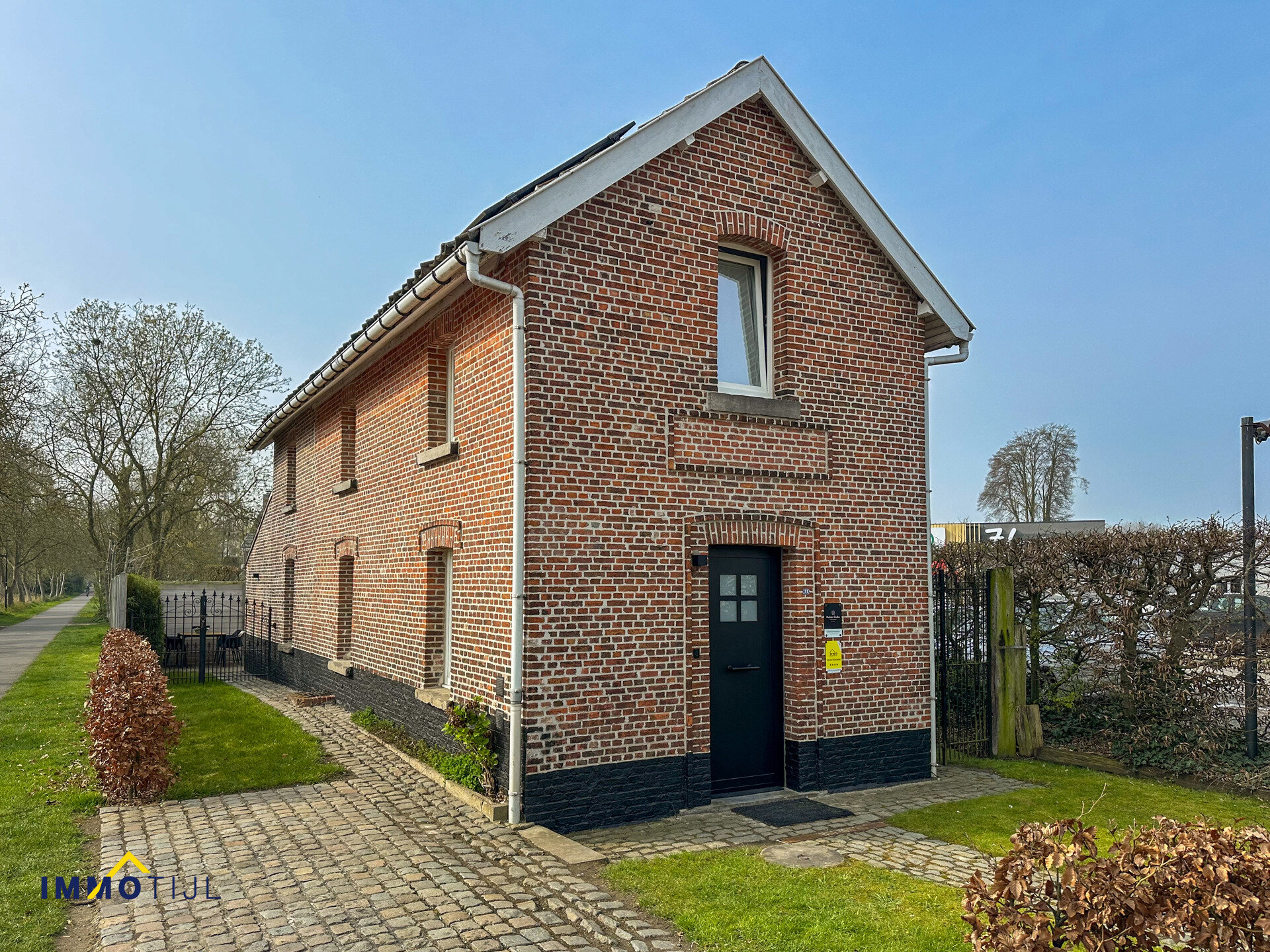Gebouw voor gemengd gebruik te koop in Hofstade
