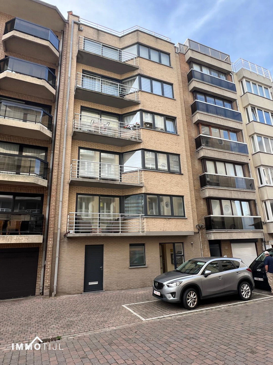Gelijkvloerse verdieping te koop in Oostende