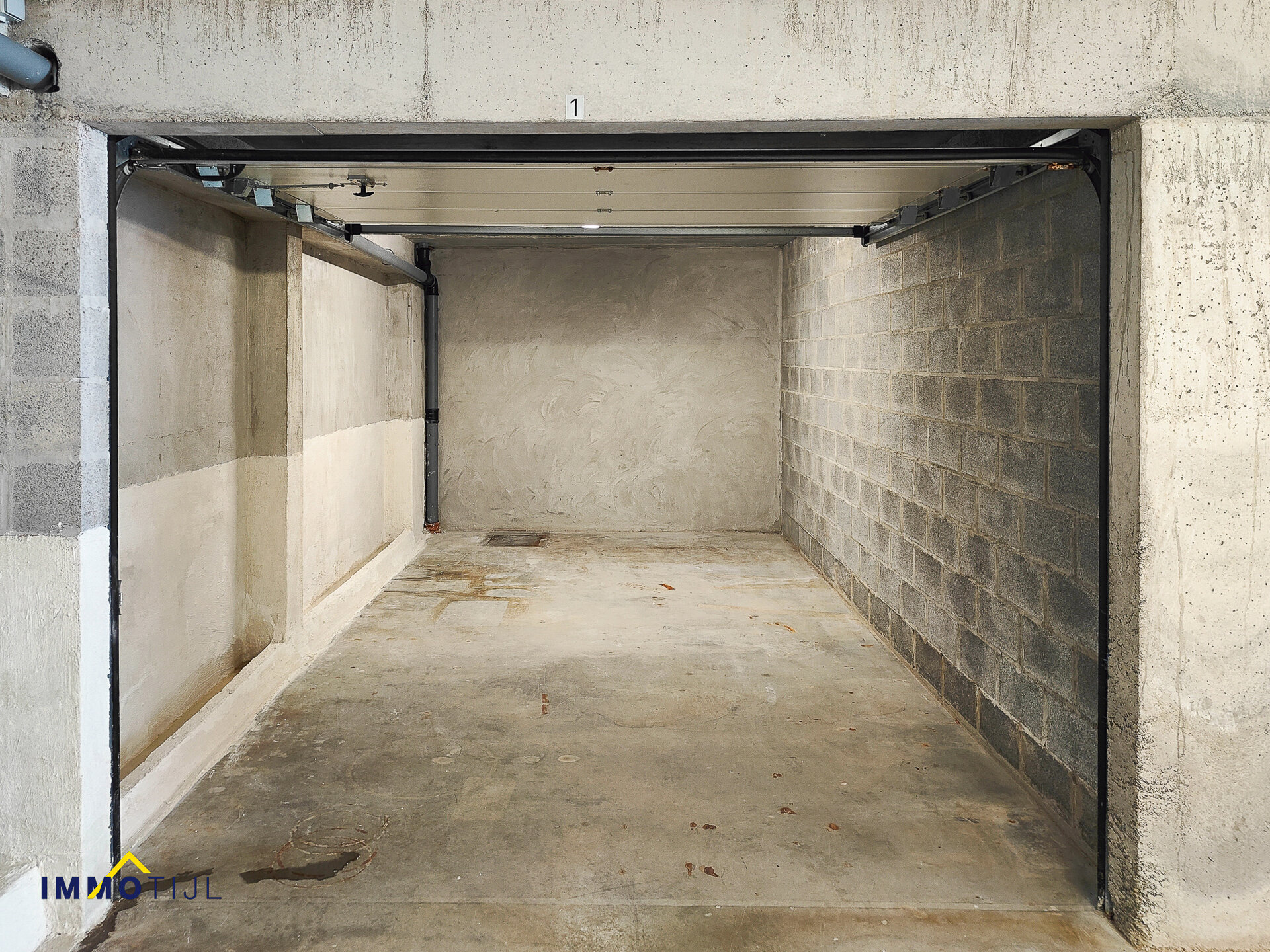 Gesloten garagebox te koop in Denderleeuw