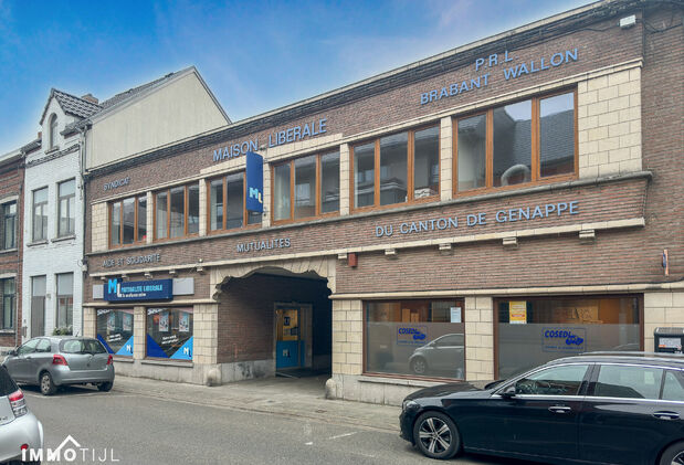 Appartementsgebouw te koop in Waver