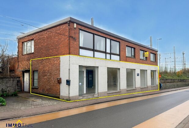 Commercieel gelijkvloers te koop in Denderleeuw