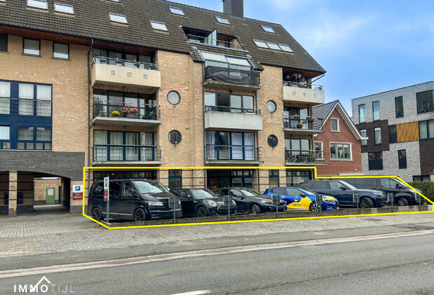 Commercieel gelijkvloers te koop in Ninove