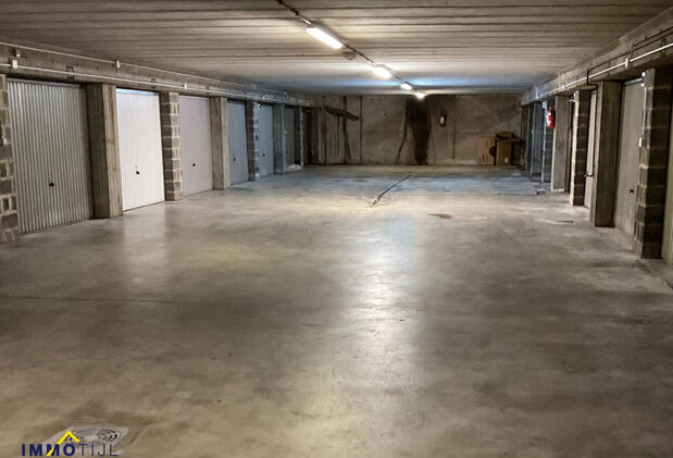 Gesloten garagebox te koop in Asse