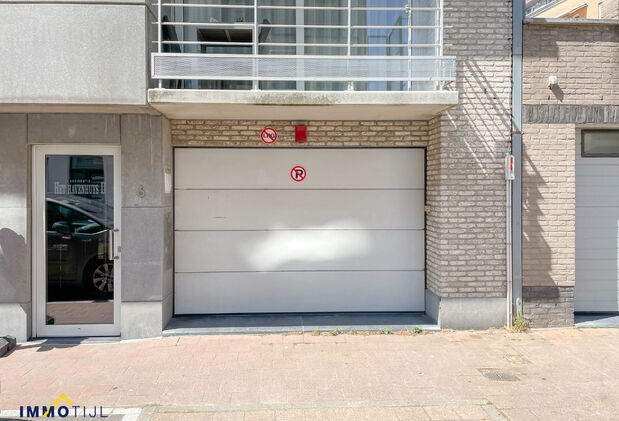 Gesloten garagebox te koop in Bredene