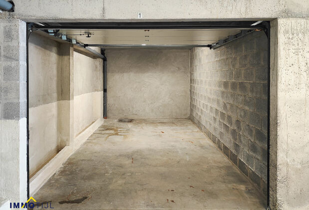 Gesloten garagebox te koop in Denderleeuw