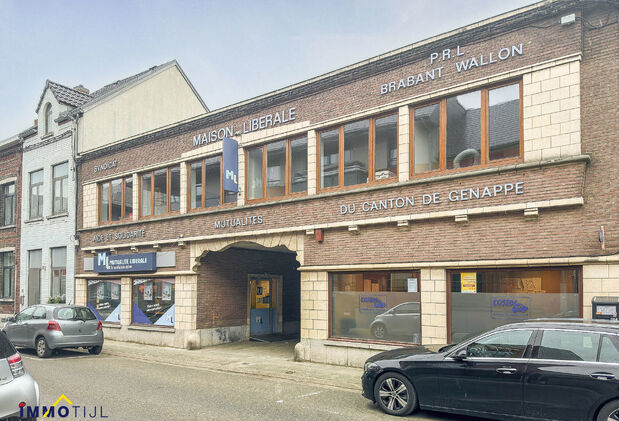 Kantoorgebouw te koop in Limal