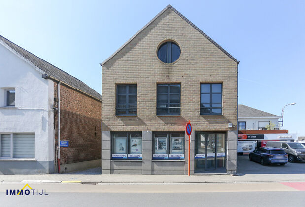 Kantoorgebouw te koop in Merchtem